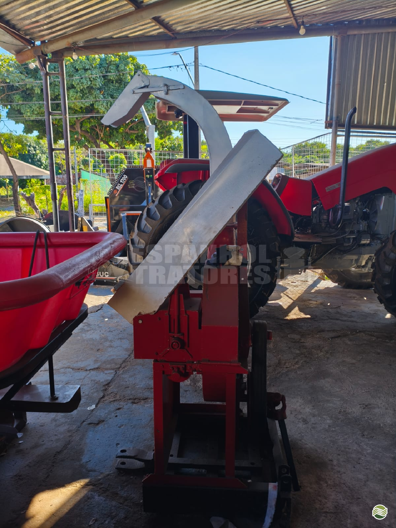 IMPLEMENTOS AGRICOLAS TRITURADOR DE SEMENTES TRITURADOR DE MILHO Espanhol Tratores GOIANIA GOIAS GO